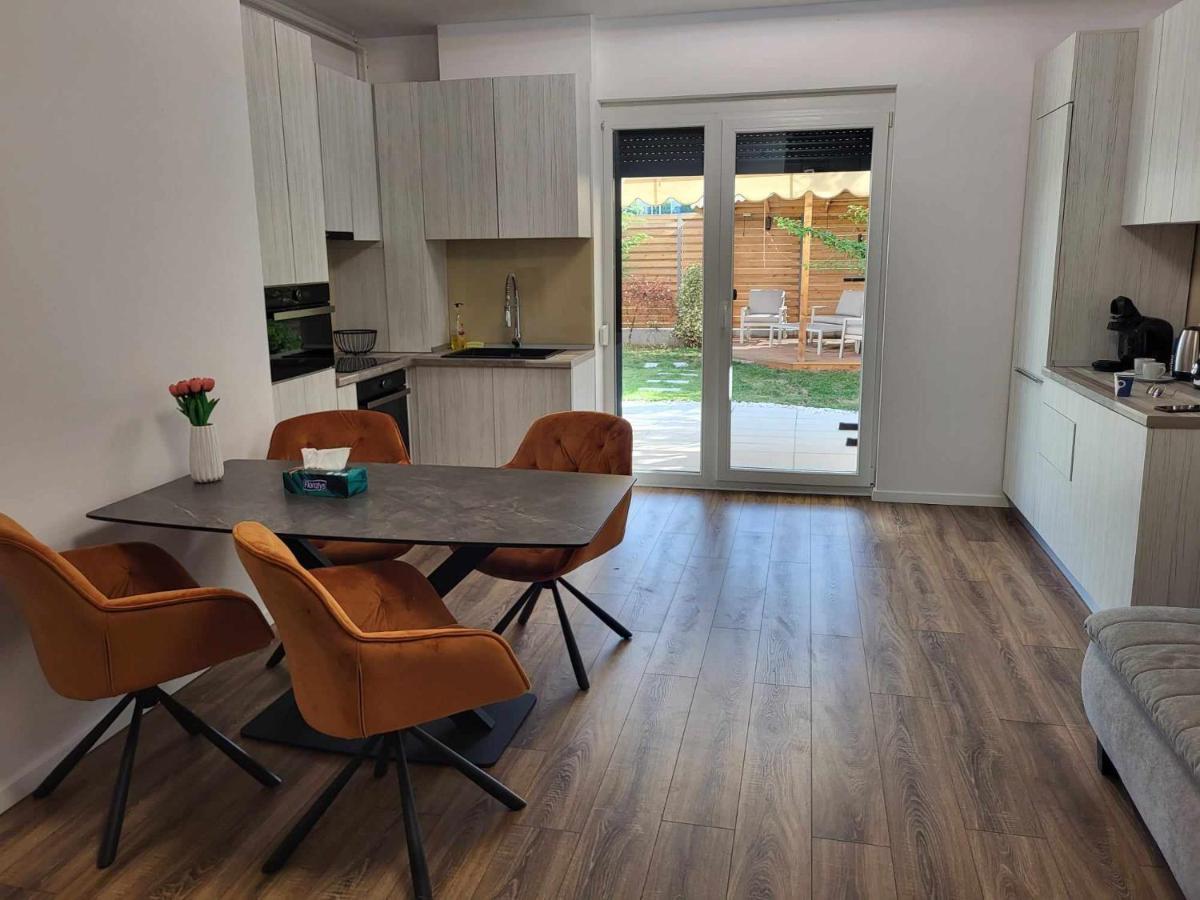Sika Sunny Garden Apartment Arad Exterior foto