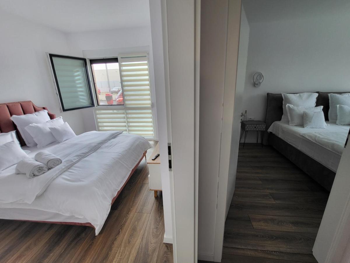 Sika Sunny Garden Apartment Arad Exterior foto